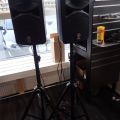 400601-1 2 speakers with tripod Yamaha Stagepas 400 i (Modified info)