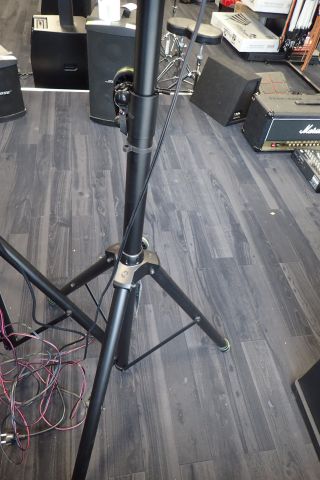 400601-6 2 speakers with tripod Yamaha Stagepas 400 i (Modified info)