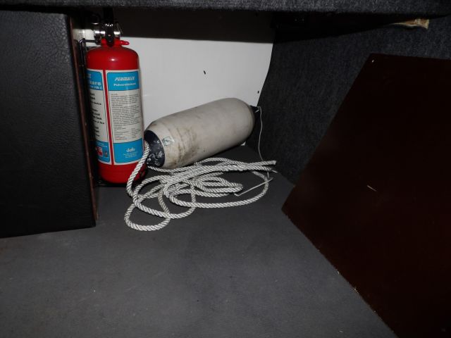 413416-30 Bayliner Capri 5.0L V8-87