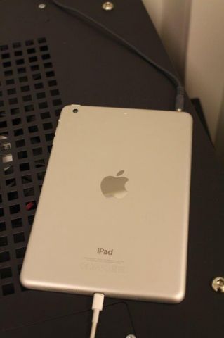 429512-13 Larm, ljud- och ljusutrustning från skobutik i Stockholm