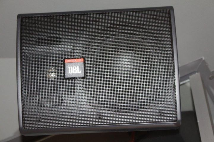 429512-18 Larm, ljud- och ljusutrustning från skobutik i Stockholm