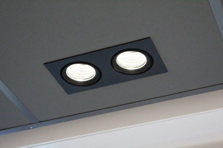 429512-19 Larm, ljud- och ljusutrustning från skobutik i Stockholm