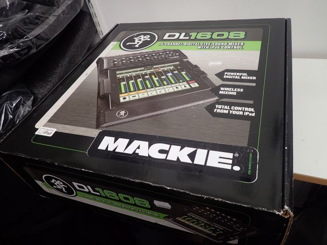 400769-1 Mackie DL1608 16 Channel Digital Sound Mixer w / Lightning iPad Control