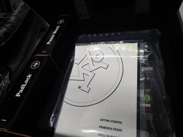 400769-6 Mackie DL1608 16 Channel Digital Sound Mixer w / Lightning iPad Control