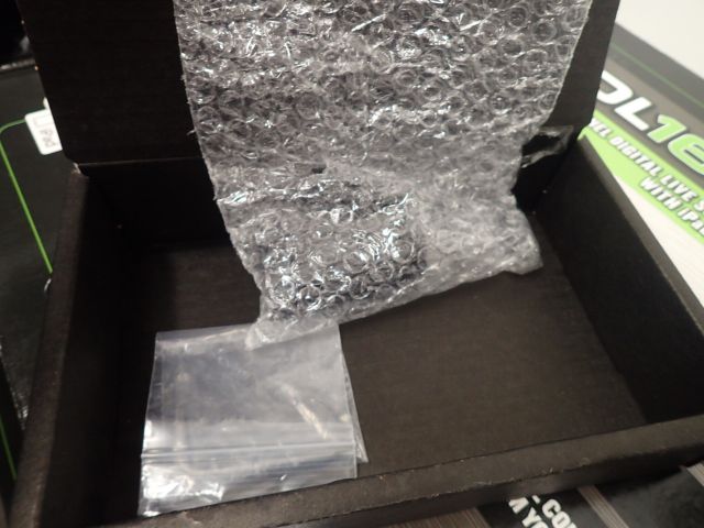 400769-9 Mackie DL1608 16 Channel Digital Sound Mixer w / Lightning iPad Control