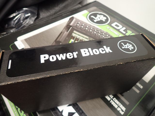 400769-10 Mackie DL1608 16 Channel Digital Sound Mixer w / Lightning iPad Control