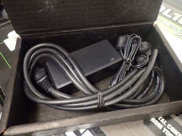 400769-11 Mackie DL1608 16 Channel Digital Sound Mixer w / Lightning iPad Control