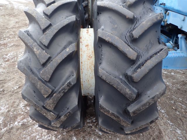 402876-16 FORD 8730 Reg: DML464