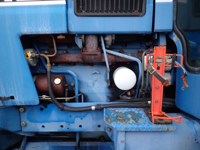 402876-26 FORD 8730 Reg: DML464
