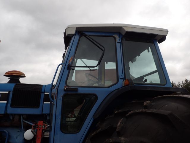 402876-33 FORD 8730 Reg: DML464