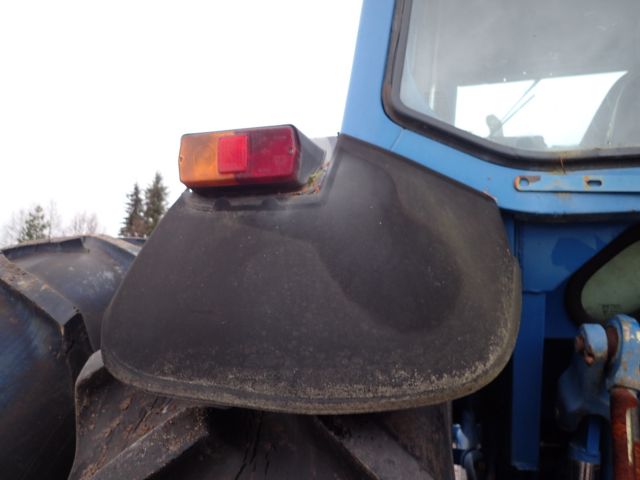 402876-35 FORD 8730 Reg: DML464