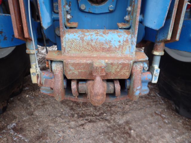 402876-40 FORD 8730 Reg: DML464
