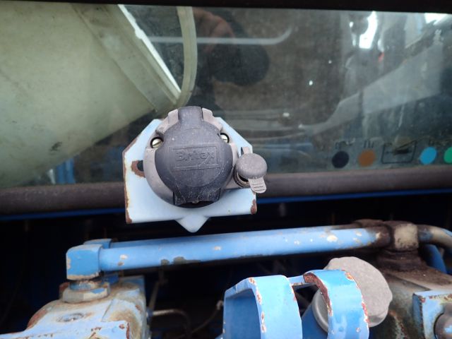 402876-45 FORD 8730 Reg: DML464