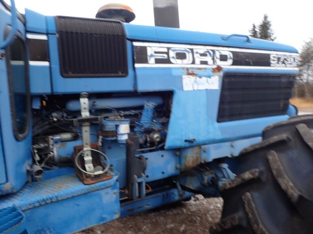 402876-49 FORD 8730 Reg: DML464