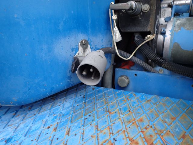 402876-52 FORD 8730 Reg: DML464