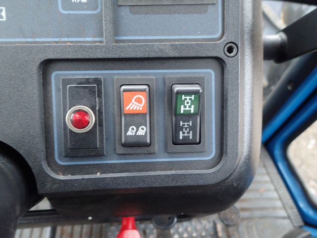 402876-62 FORD 8730 Reg: DML464