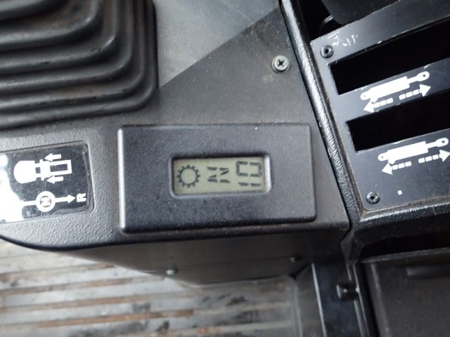 402876-70 FORD 8730 Reg: DML464