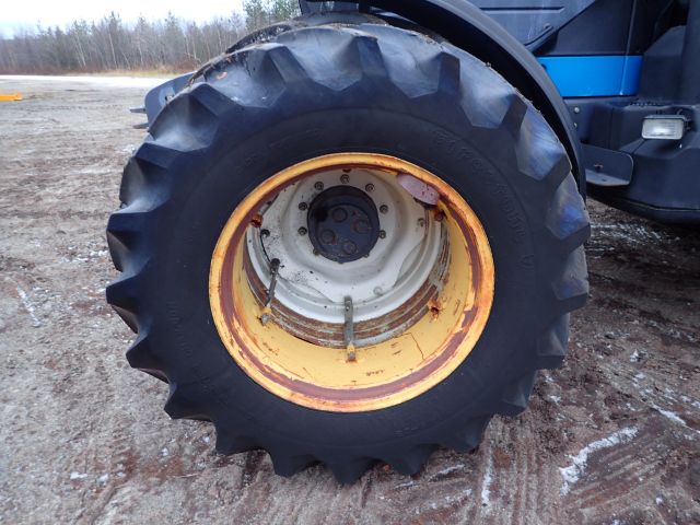 402880-9 NEW HOLLAND 8670 Reg: AGO388