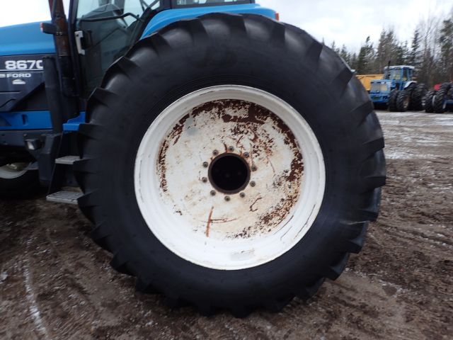 402880-11 NEW HOLLAND 8670 Reg: AGO388