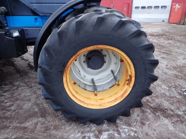 402880-15 NEW HOLLAND 8670 Reg: AGO388