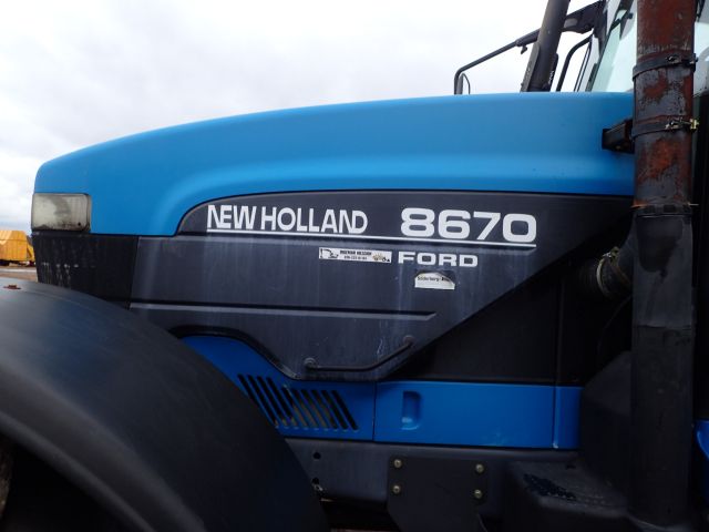 402880-27 NEW HOLLAND 8670 Reg: AGO388