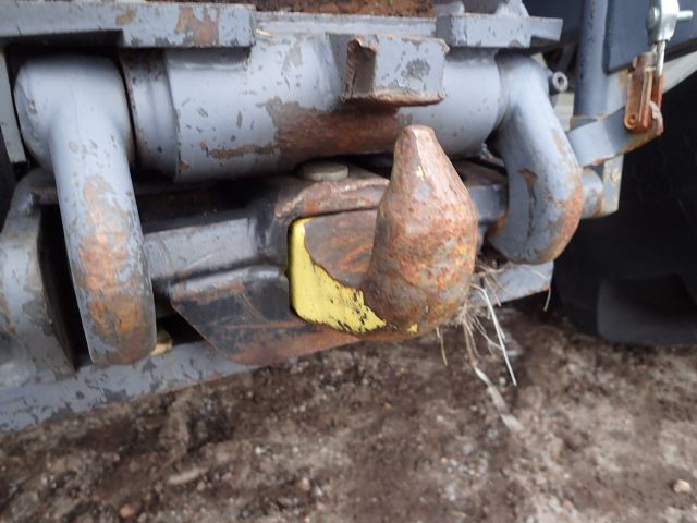 402880-39 NEW HOLLAND 8670 Reg: AGO388