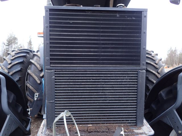 402880-64 NEW HOLLAND 8670 Reg: AGO388