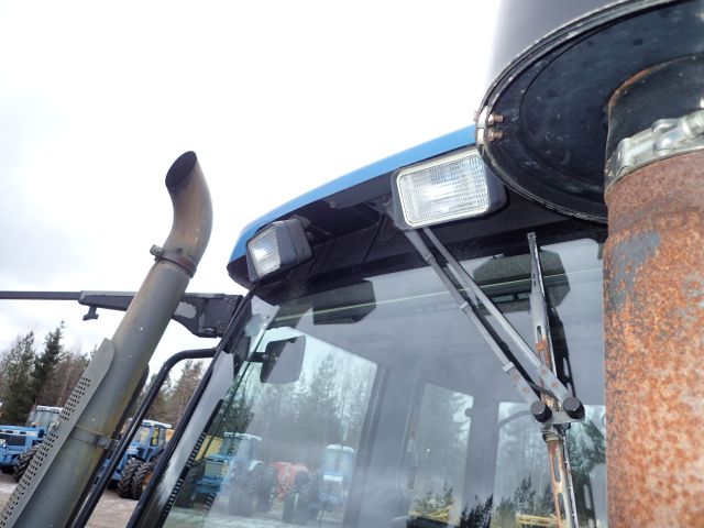 402880-76 NEW HOLLAND 8670 Reg: AGO388