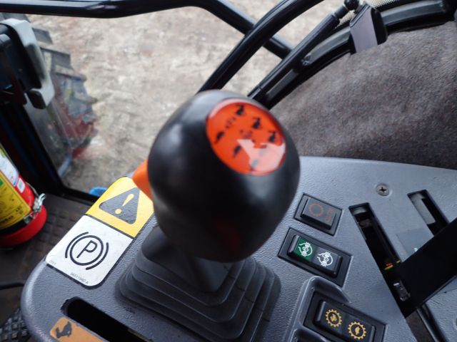 402880-83 NEW HOLLAND 8670 Reg: AGO388
