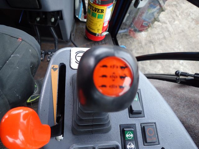 402880-84 NEW HOLLAND 8670 Reg: AGO388