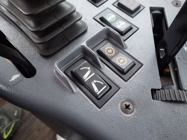 402880-86 NEW HOLLAND 8670 Reg: AGO388