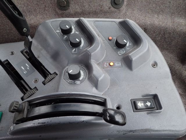 402880-89 NEW HOLLAND 8670 Reg: AGO388
