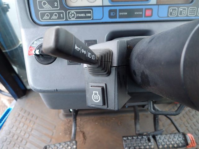 402880-94 NEW HOLLAND 8670 Reg: AGO388