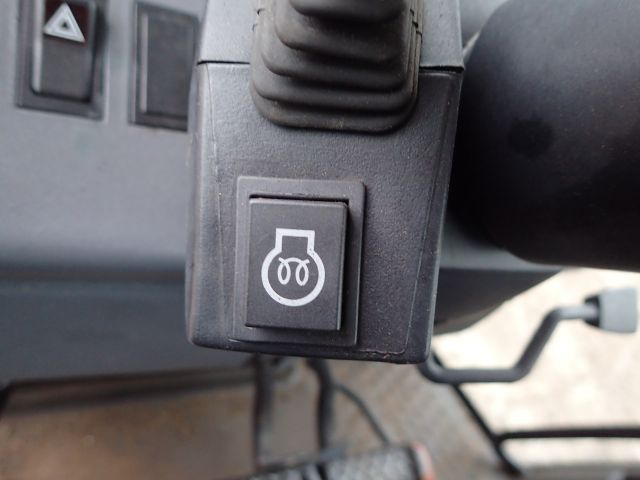 402880-95 NEW HOLLAND 8670 Reg: AGO388
