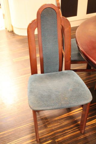 424236-2 Runt bord med snurrande skiva samt 8 stolar