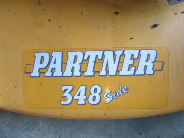 415175-4 2 lawn mowers - Partner 348