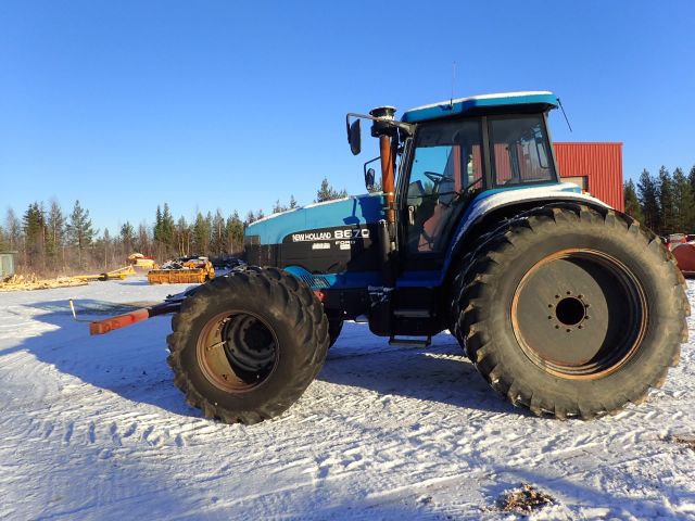 402877-8 NEW HOLLAND 8670 Reg: CHU840