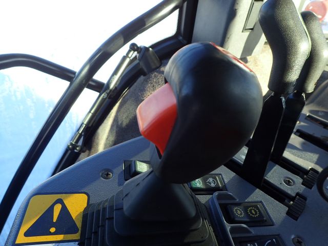 402877-76 NEW HOLLAND 8670 Reg: CHU840