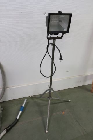 421579-10 Vacuum cleaner, construction lighting and welding package