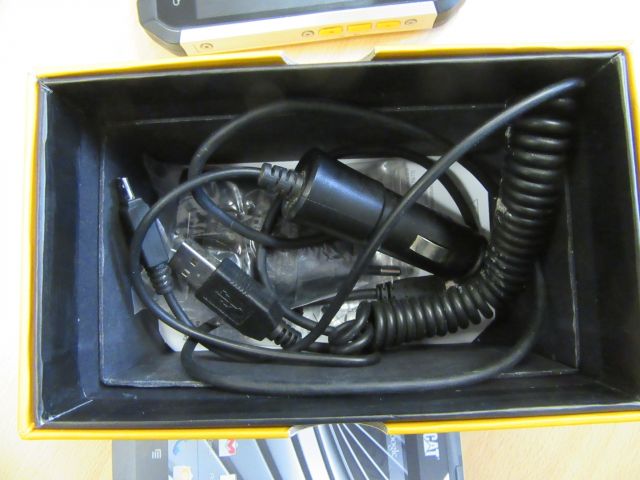 415330-3 Smartphone - CAT B15Q