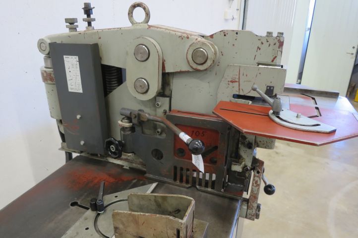 401370-9 Profileshearingmachine Br. Wikström BW 301