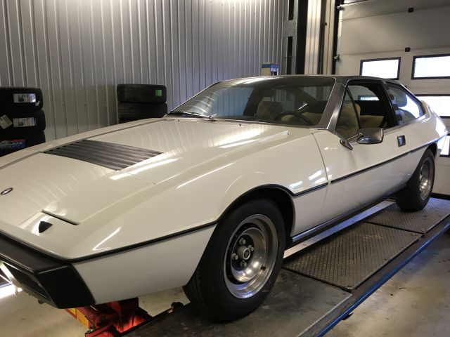 432327-9 Lotus Eclat 1977