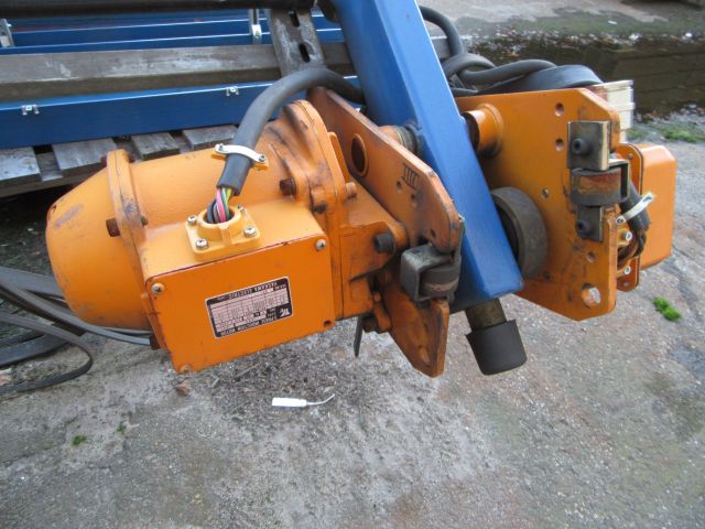 415389-17 Travers Kito . 6m wide