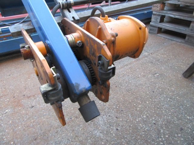 415389-19 Travers Kito . 6m wide