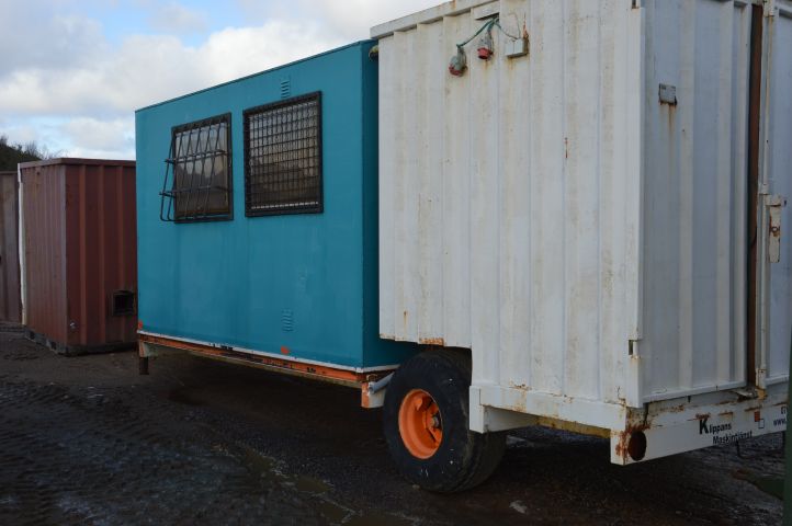 432267-1 Personalvagn med redskapscontainer