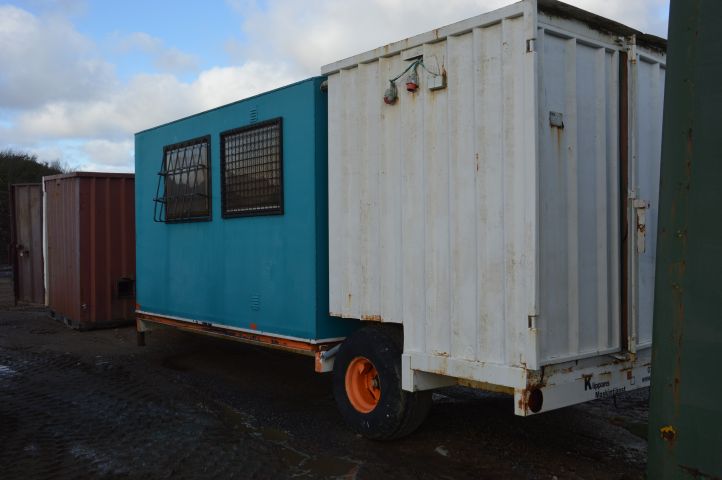 432267-3 Personalvagn med redskapscontainer