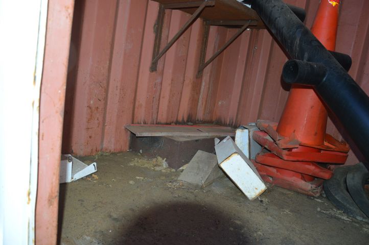 432267-10 Personalvagn med redskapscontainer