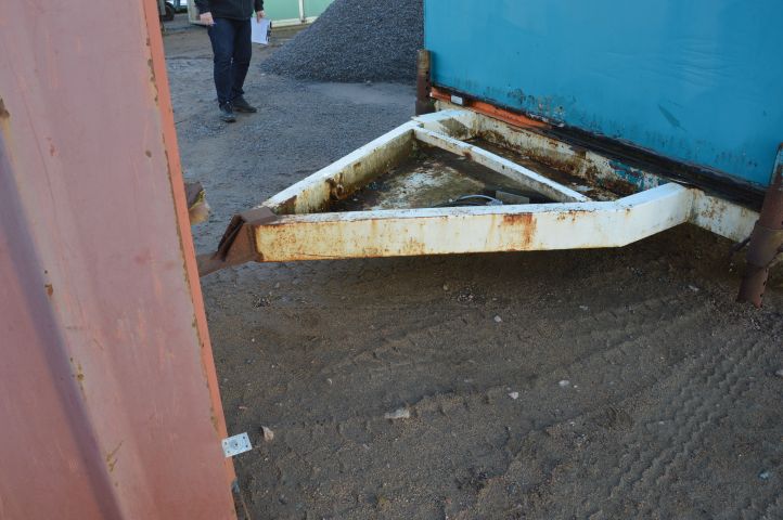 432267-20 Personalvagn med redskapscontainer