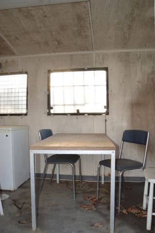 432267-22 Personalvagn med redskapscontainer