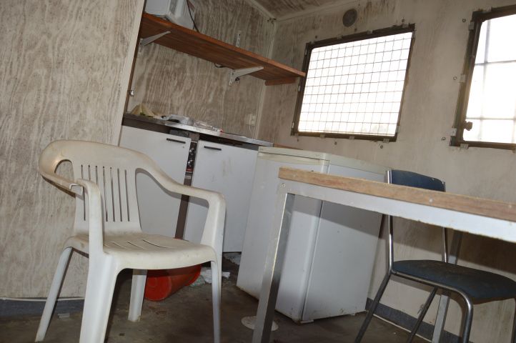 432267-24 Personalvagn med redskapscontainer